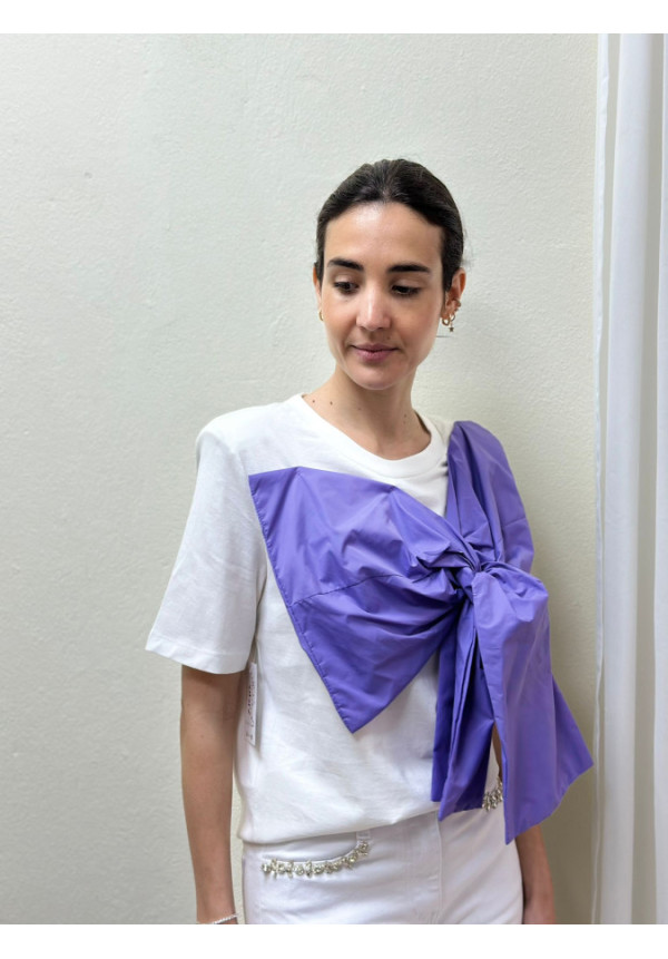 Camiseta lazo.