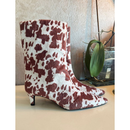 Bota vaca tacón fino