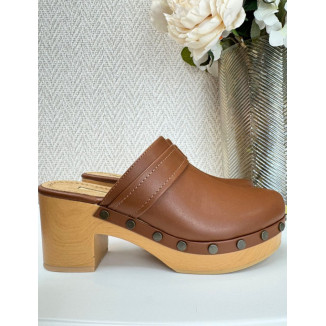 Zueco tacón madera marrón