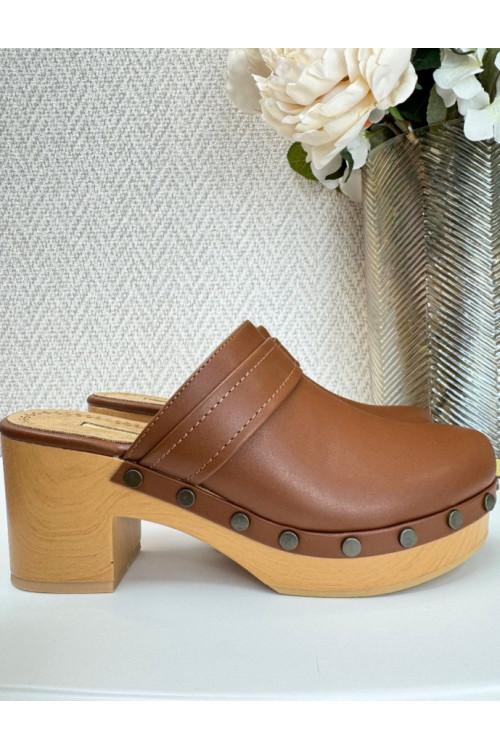 Zueco tacón madera marrón