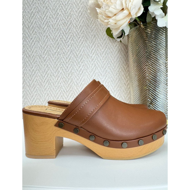 Zueco tacón madera marrón