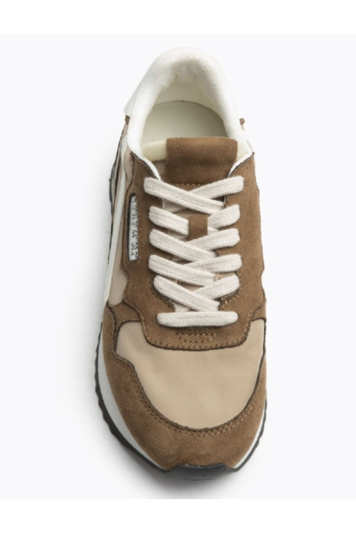 Deportivas ante camel 