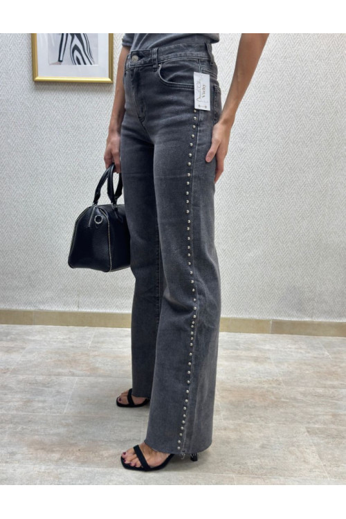 Vaquero gris tachas