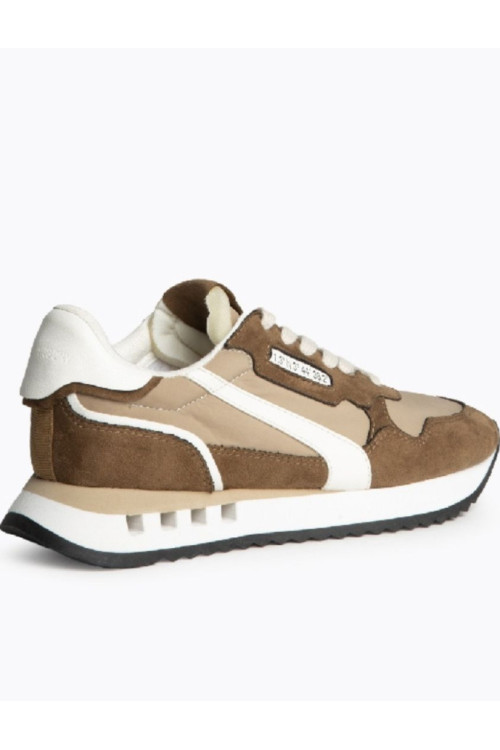Deportivas ante camel 