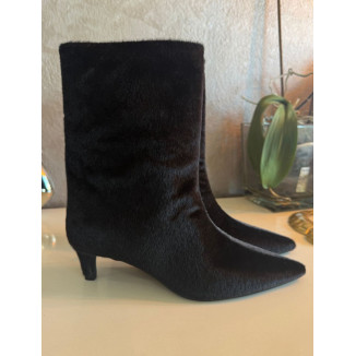 Bota pelo negra tacon fino