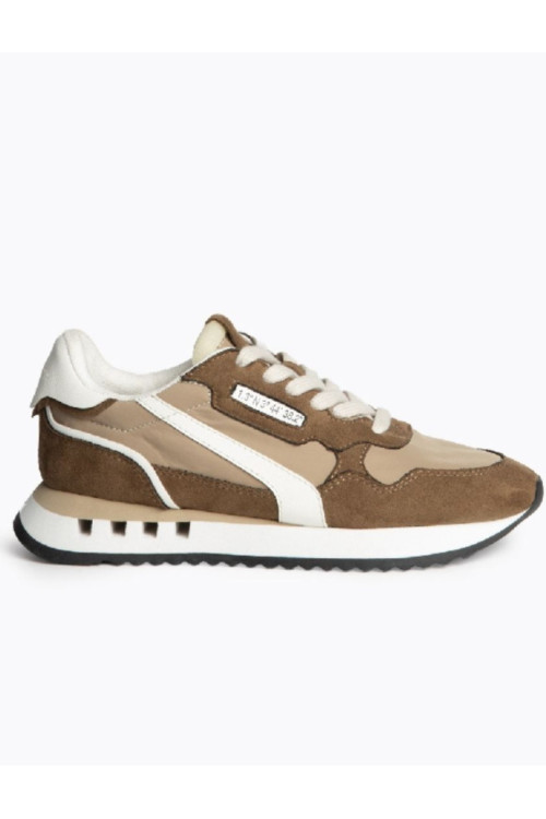 Deportivas ante camel 