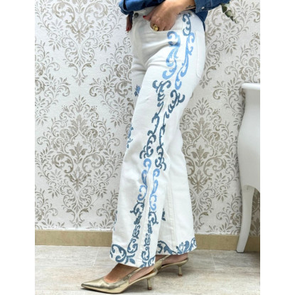 Pant blanco bordado celeste