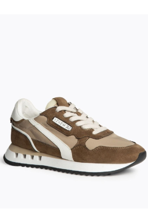 Deportivas ante camel 