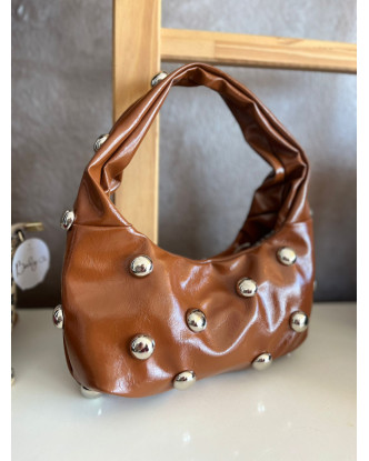 bolso tachas doradas-