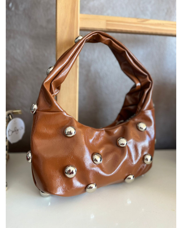 bolso tachas doradas-