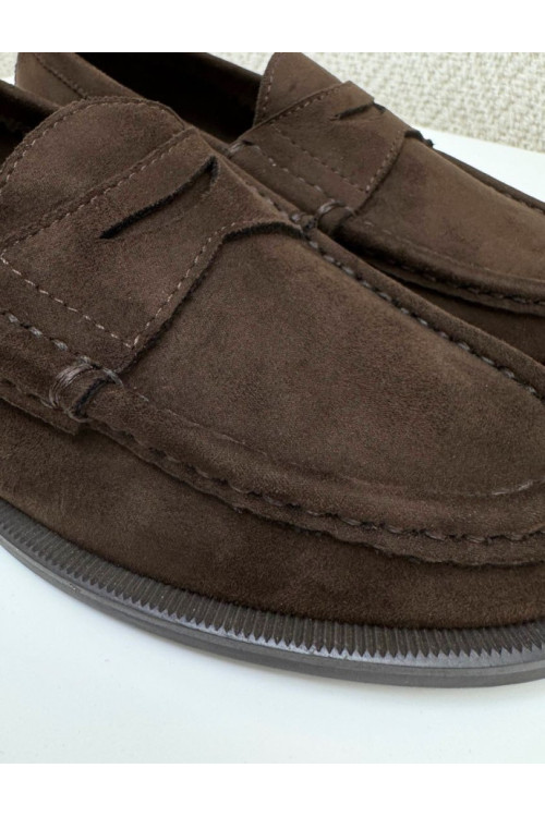 Mocasín ante chocolate