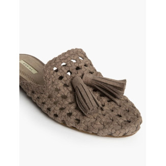 Mule calado borlón topo