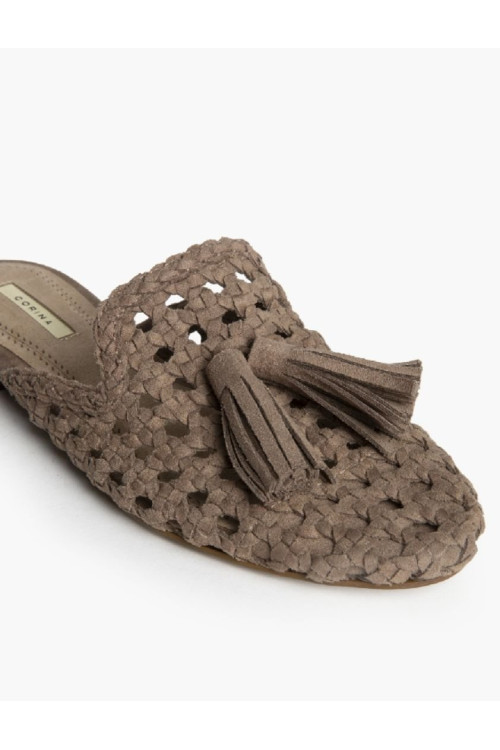 Mule calado borlón topo