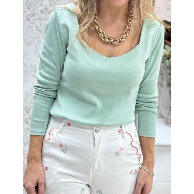 Camiseta m-l  escote corazón 