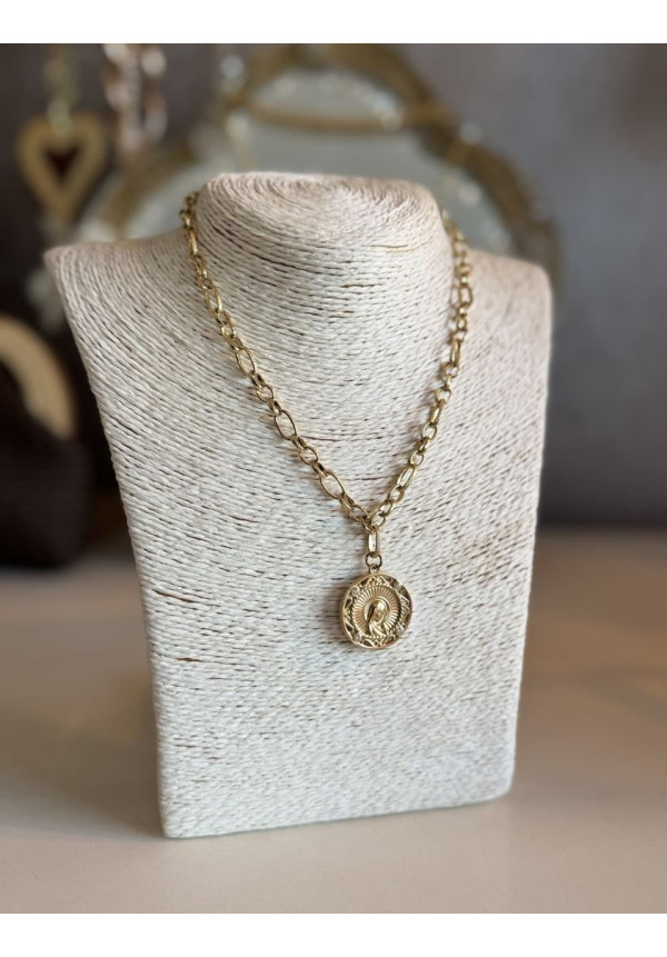 Cadena virgen niña