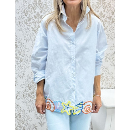 Camisa celeste bajo del mar