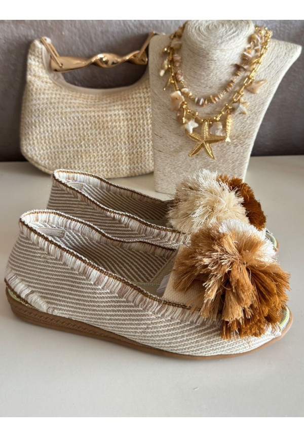 Alpargata pompón beige