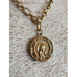 Cadena virgen niña