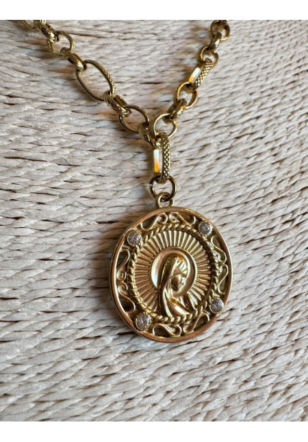 Cadena virgen niña