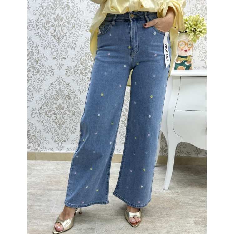 Vaquero flores bordadas